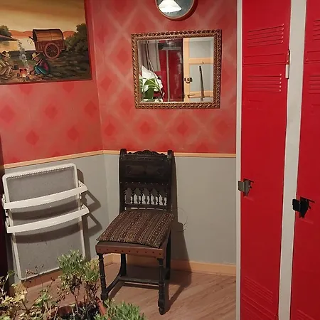 Dortoir Maricourt Hostel Le Bourget